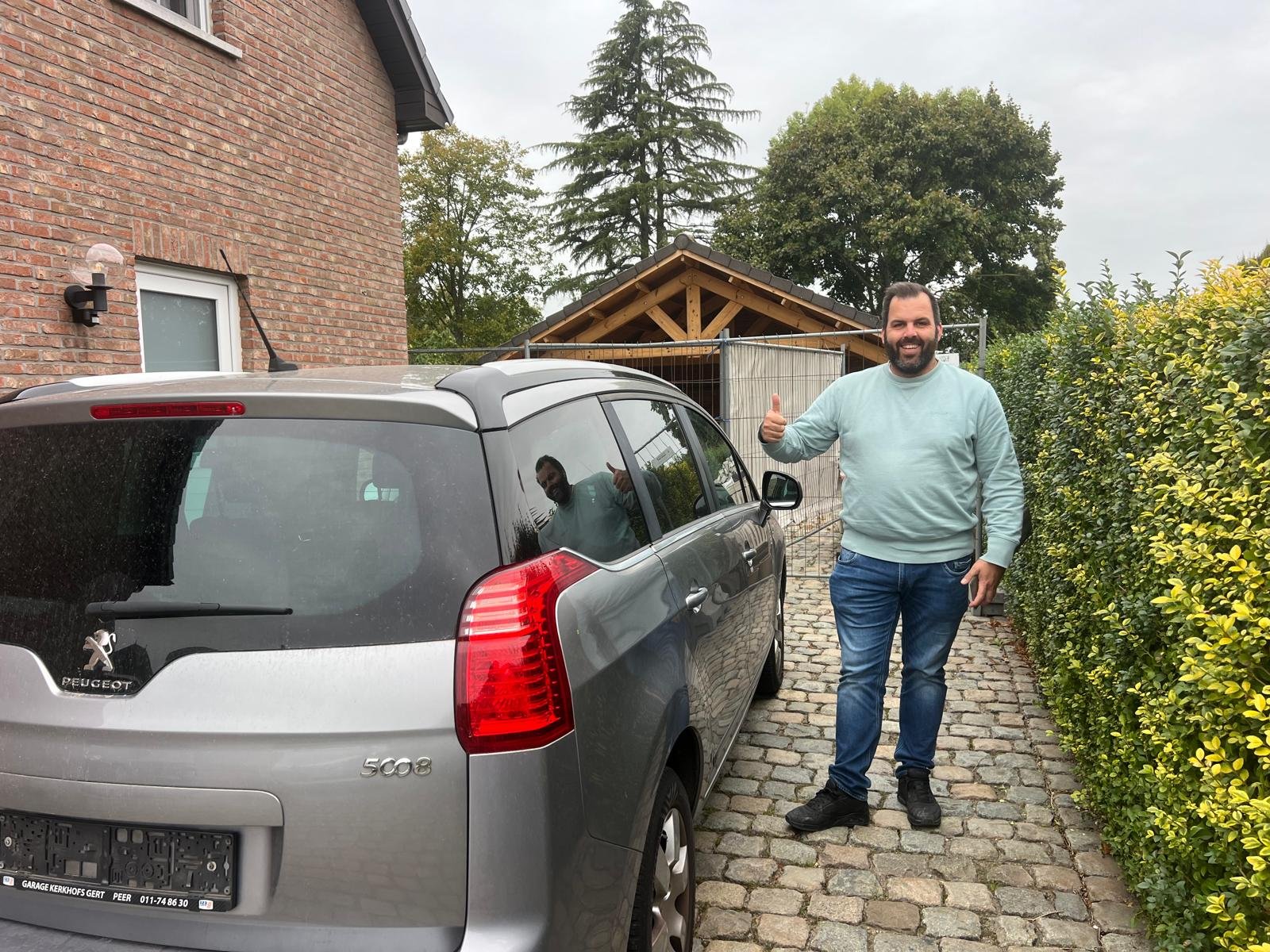 Peugeot 5008 verkocht aan CarSwitch in Hasselt