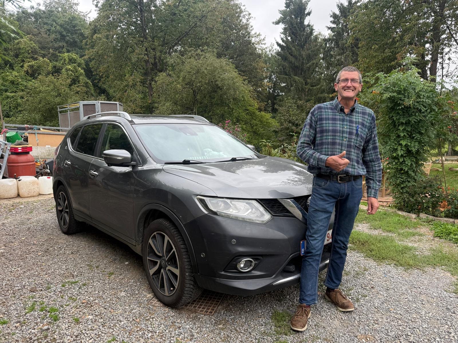 Grijze Nissan X-Trail uit 2016, aangekocht door CarSwitch in Borgloon