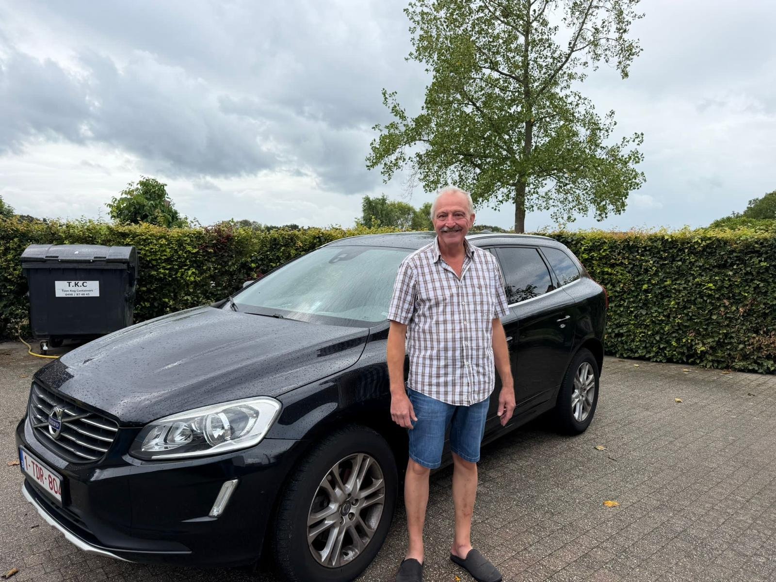 Zwarte Volvo XC60 aangekocht door CarSwitch in Ukkel