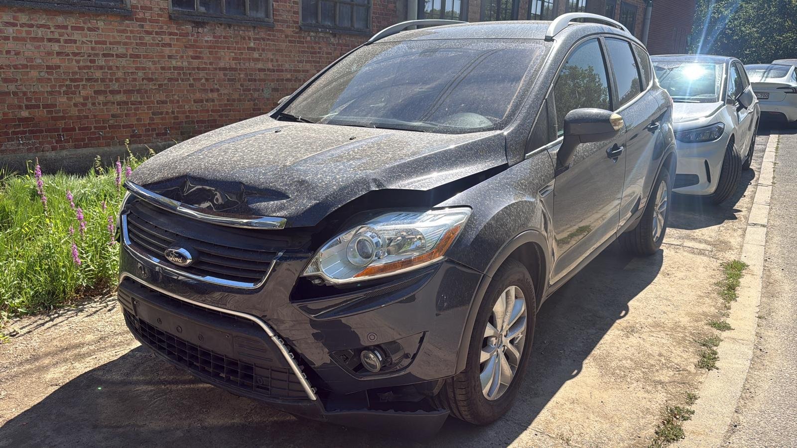 Ford Kuga met voorschade Ford Kuga met voorschade, aangekocht door CarSwitch in Dworp