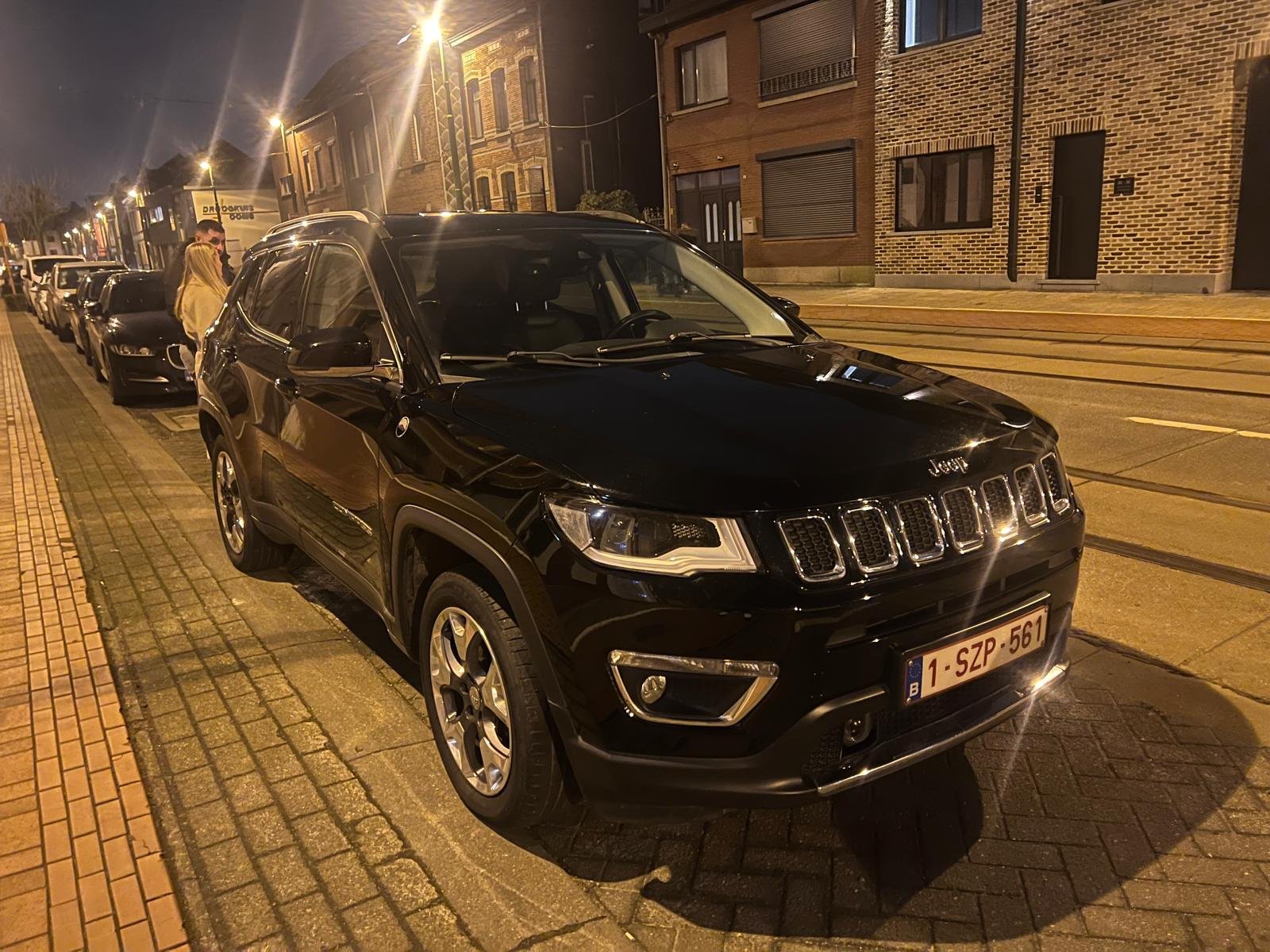 Zwarte Jeep Compass uit 2020 aangekocht door CarSwitch in Roeselare