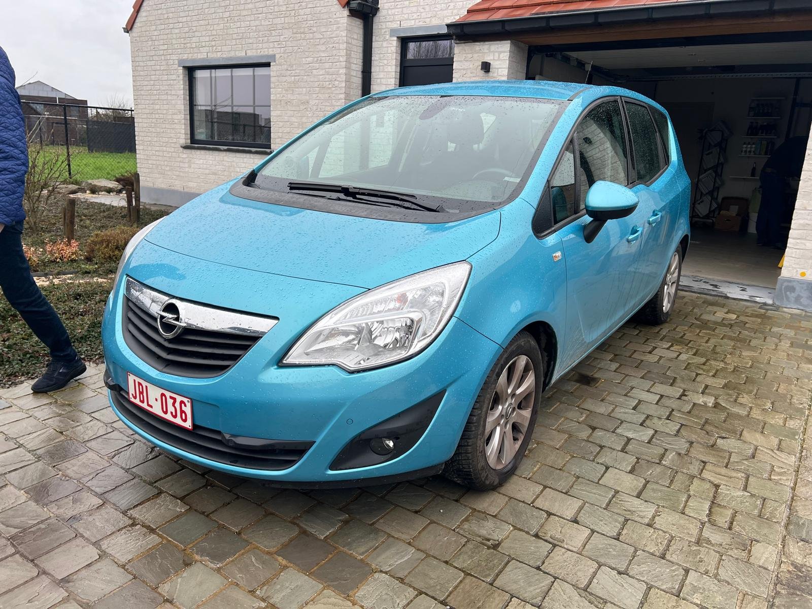 Blauwe Opel Meriva uit 2014, verkocht aan CarSwitch in Dilbeek