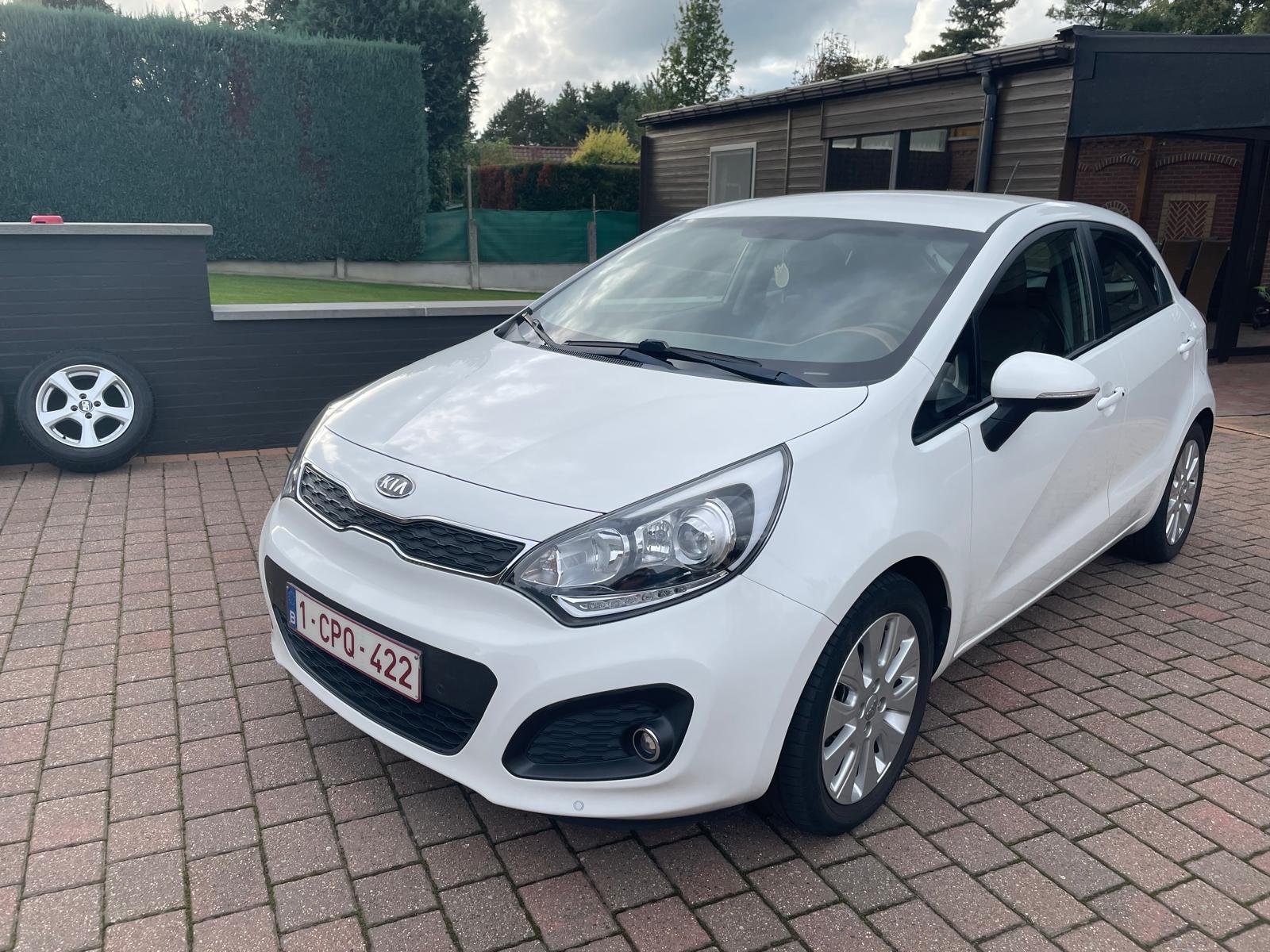 Kia Rio uit 2016 aangekocht door CarSwitch in Peer