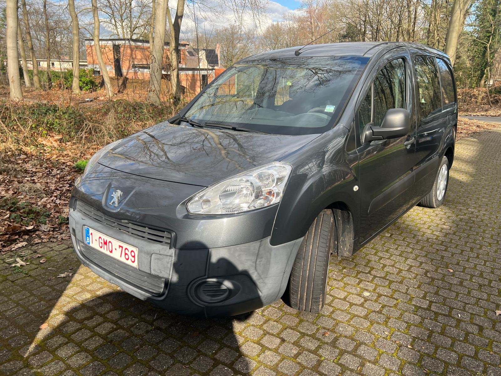 Peugeot Partner uit 2013 aangekocht door CarSwitch in Bree