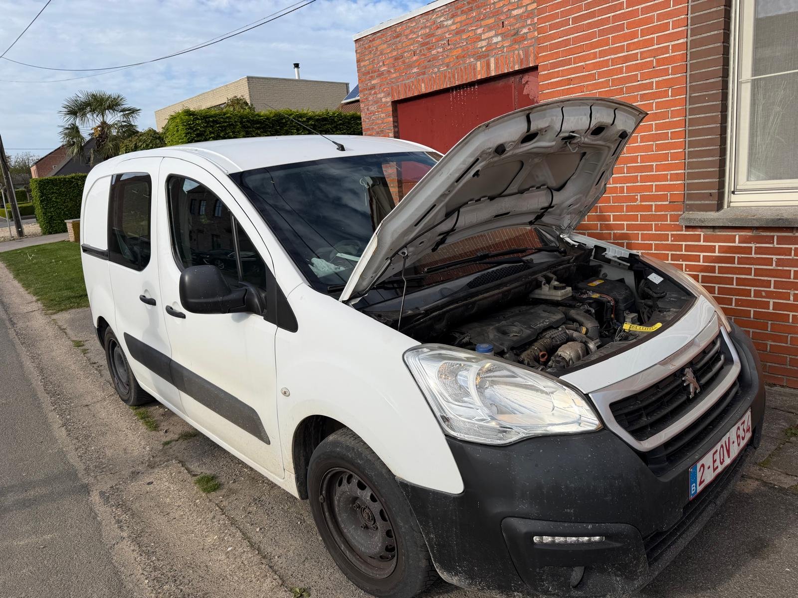 Peugeot Partner uit 2017 met motorprobleem aangekocht door CarSwitch in Bonheiden